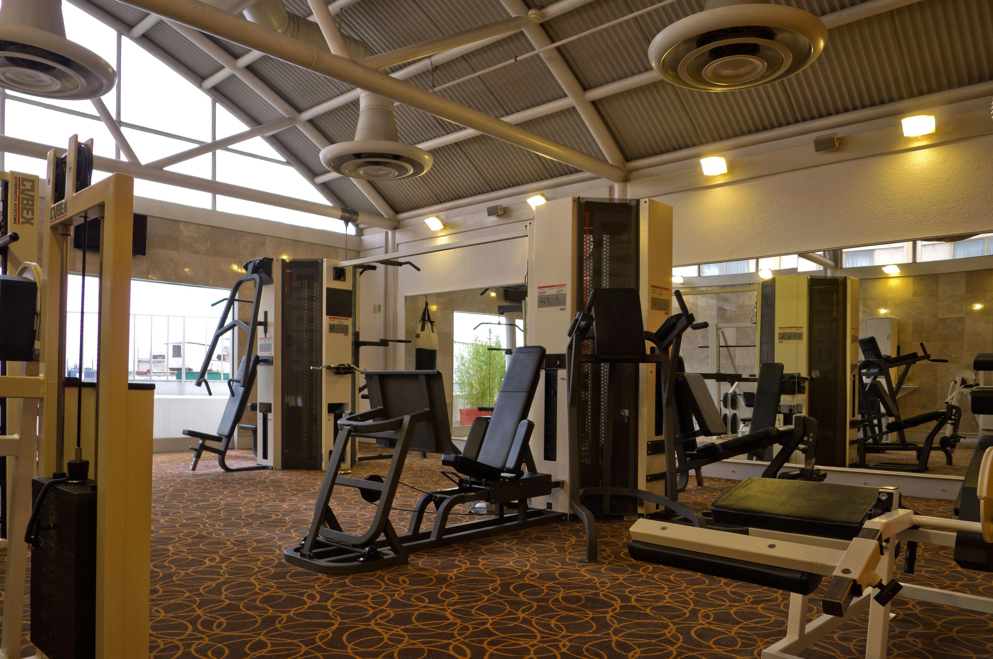 Fiesta Americana Reforma Mexikóváros Kültér fotó The gym at the hotel