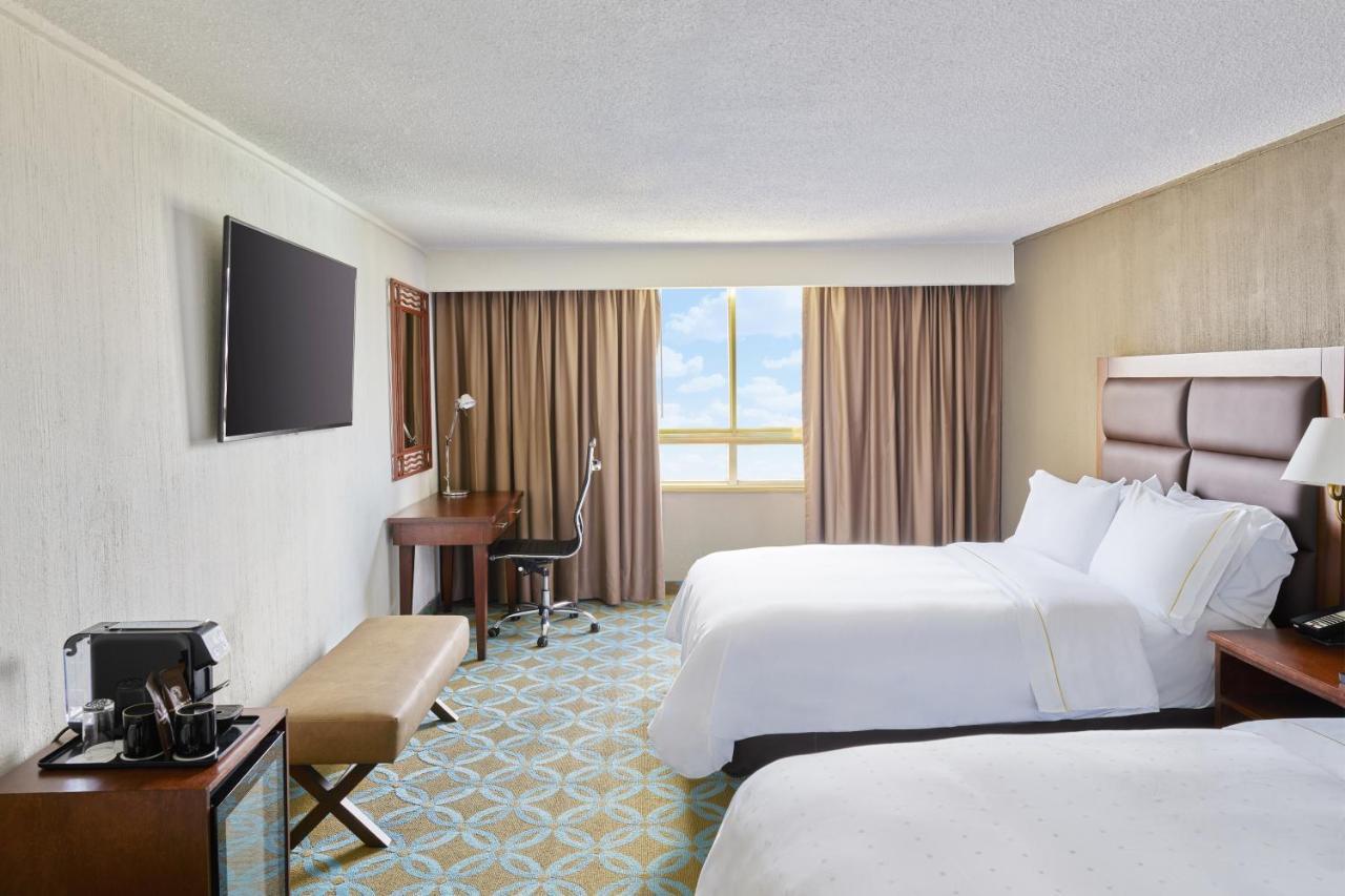Fiesta Americana Reforma Mexikóváros Kültér fotó A guest room at the Hilton San Francisco